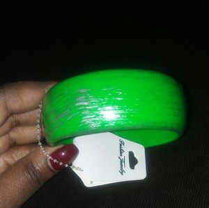 Brand New Shiny Green Bracelet w/silver highlights